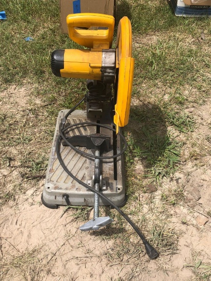 DEWALT SAW