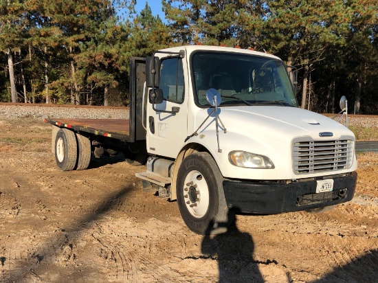 2005 FREIGHTLINER BUSINESS CLASS M2 FLAT BED TRUCK