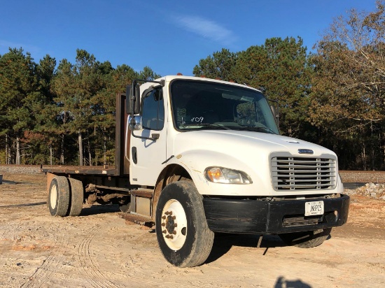2005 FREIGHTLINER BUSINESS CLASS M2 FLAT BED TRUCK