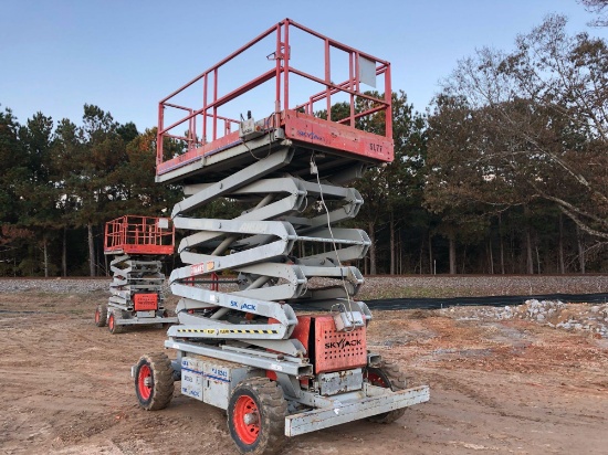 SKYJACK SJ8243 MULTI TERRAIN SCISSOR LIFT