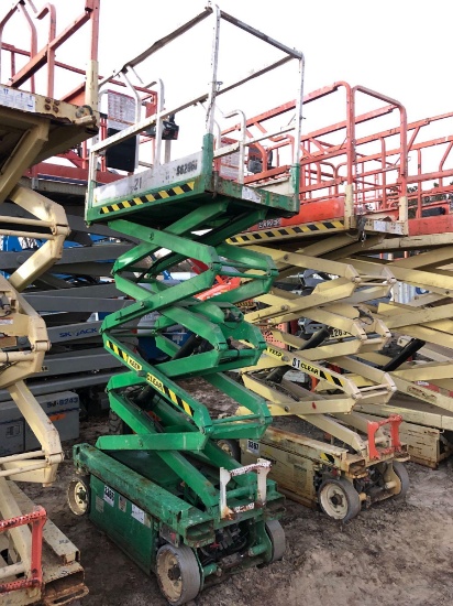 SCISSOR LIFT