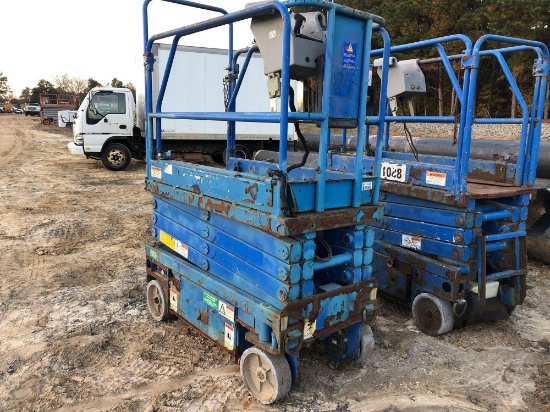 SCISSOR LIFT