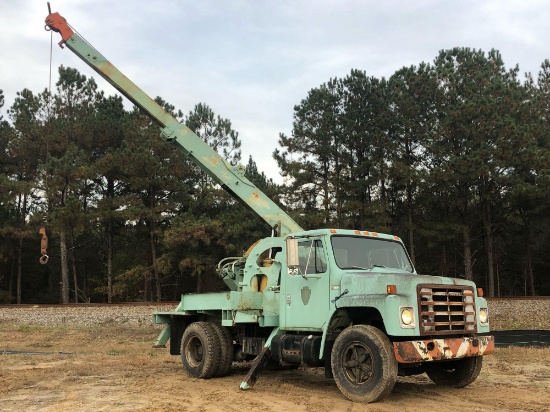 1980 INTERNATIONAL S1700 CRANE TRUCK