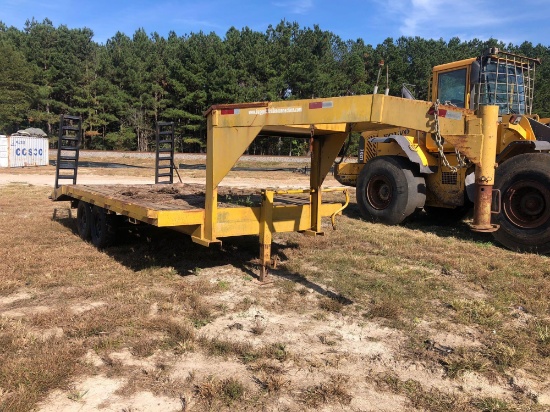 GOOSENECK FLATBED TRAILER