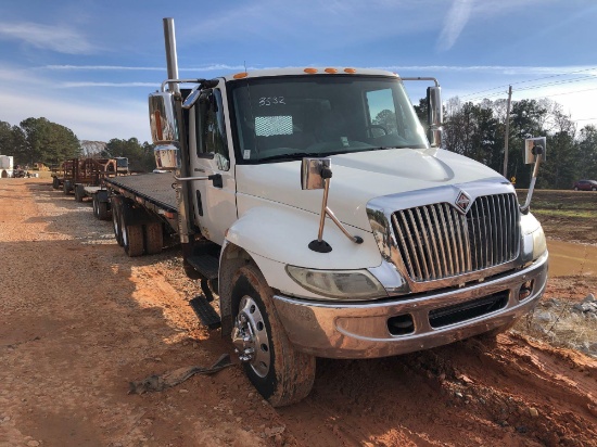 2003 INTERNATIONAL 4400 TANDEM AXLE FLAT BED