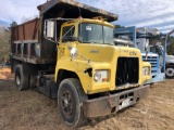 MACK U MODEL SINGLE AXLE DUMP