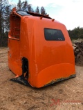 VOLVO CAB (damaged, salvage only)