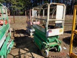 JLG SCISSOR LIFT