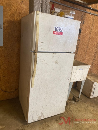 GE REFIGIRATOR/FREEZER