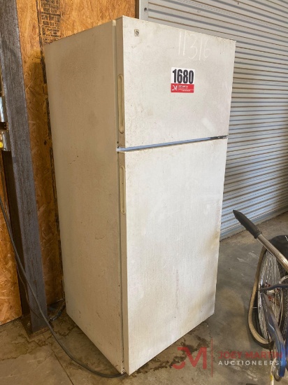 GE REFIGARATOR/ FREEZER