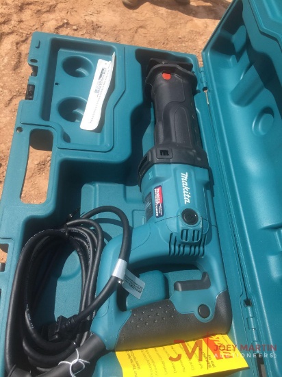 MAKITA ELECTRIC RECIP SAW W/ PLASTIC CASE