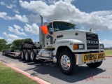 2006 MACK CHN613 DAY CAB TRUCK TRACTOR, TRI AXLE, AIR LIFT, MACK DIESEL ENGINE, 18 SPD MAXITORQUE