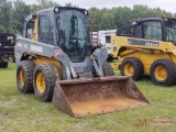 DEERE 320 SKID STEER LOADER