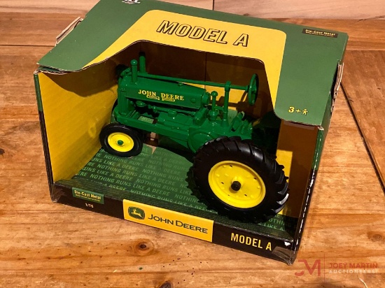 JOHN DEERE MODEL A, 1:16 SCALE (AGES 3+)