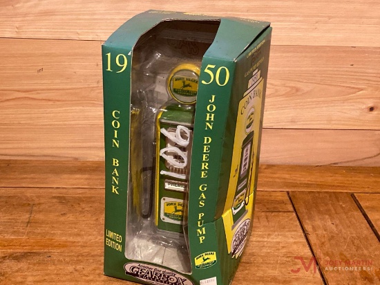 JOHN DEERE 1950 LIMITED EDITION COIN BANK GAS PUMP (AGES 8+)