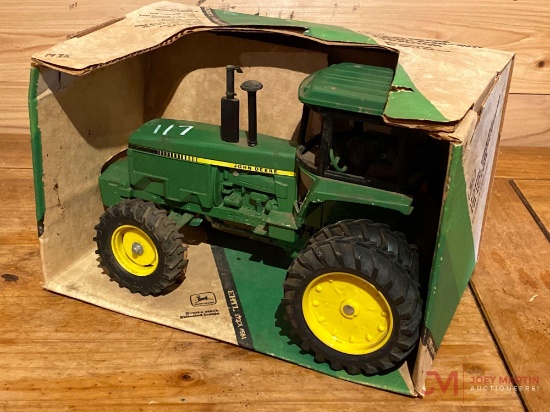 JOHN DEERE MFWD ROW CROP TRACTOR