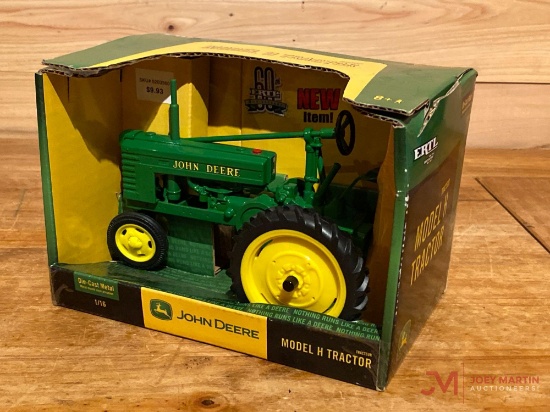 ERTL JOHN DEERE MODEL H TRACTOR