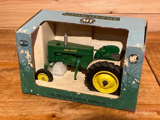 JOHN DEERE MT TRACTOR, 1998, 1:16 SCALE (AGES 8+)