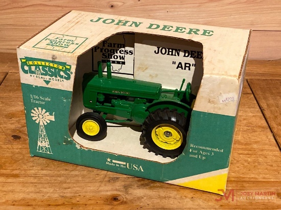 JOHN DEERE "AR" TRACTOR COLLECTOR CLASSIC (AGES 8+)