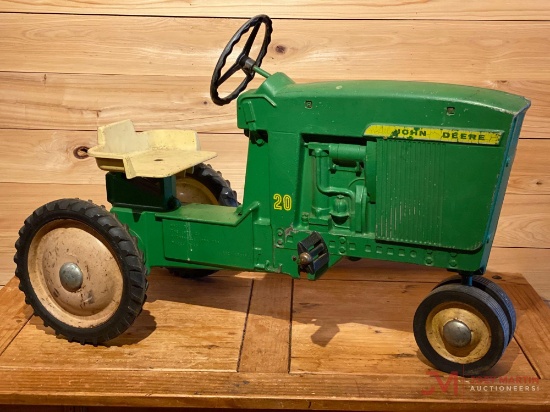 JOHN DEERE MODEL 20 PEDAL TRACTOR