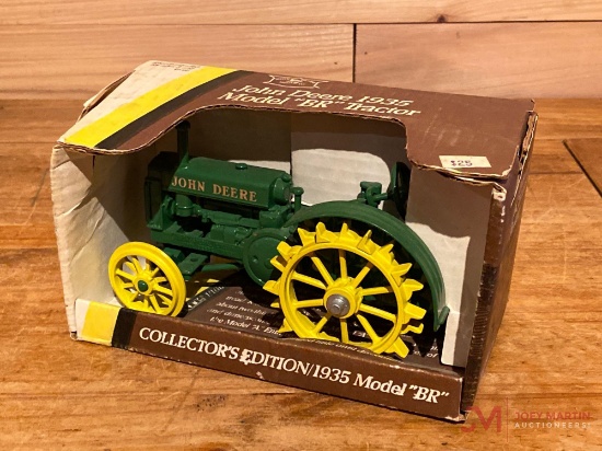 JOHN DEERE 1935 MOORE "BR" TRACTOR, 1:16 SCALE