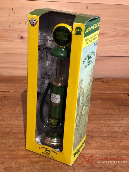 JOHN DEERE 1930'S WAYNE GRAVITY GAS PUMP