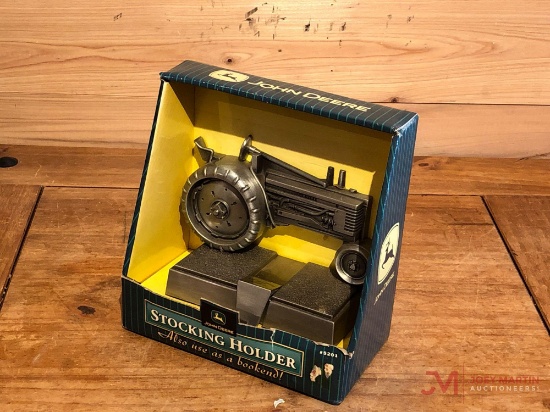 JOHN DEERE STOCKING HOLDER