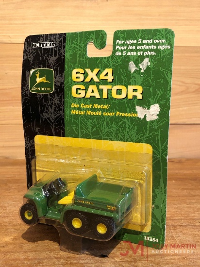 JOHN DEERE 6X4 GATOR ERTL 1/32 SCALE