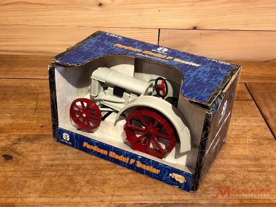 ERTL NEW HOLLAND FORDSON MODEL F TRACTOR