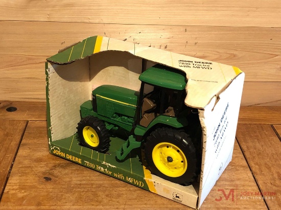 ERTL JOHN DEERE 7810 TRACTOR WITH MFWD