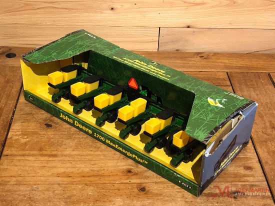 ERTL JOHN DEERE 1700 MAX EMERGE PLUS, 1:16 SCALE