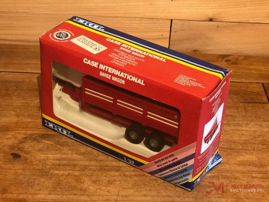 ERTL CASE INTERNATIONAL BARGE WAGON