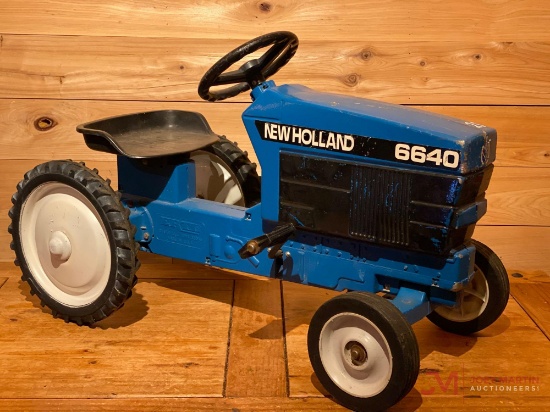 ERTL NEW HOLLAND 6640 PEDAL TRACTOR