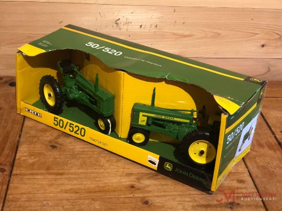 ERTL JOHN DEERE 50/520 TRACTOR SET