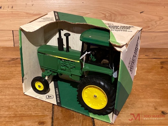 JOHN DEERE ROW CROP TRACTOR