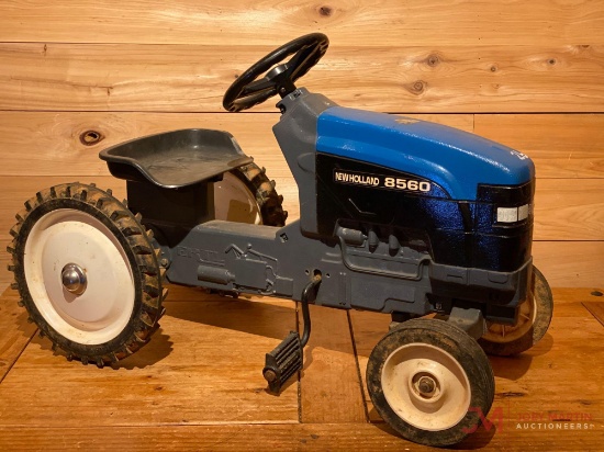 NEW HOLLAND 8560 PEDAL TRACTOR