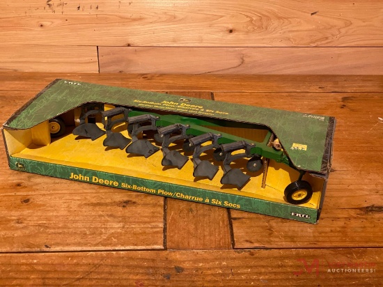ERTL JOHN DEERE SIX BOTTOM PLOW, 1:16 SCALE (ages 3+)