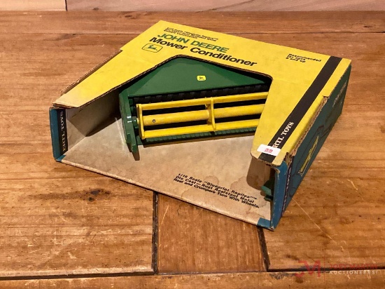 ERTL JOHN DEERE MOWER CONDITIONER, 1:16 SCALE (AGES 3+)