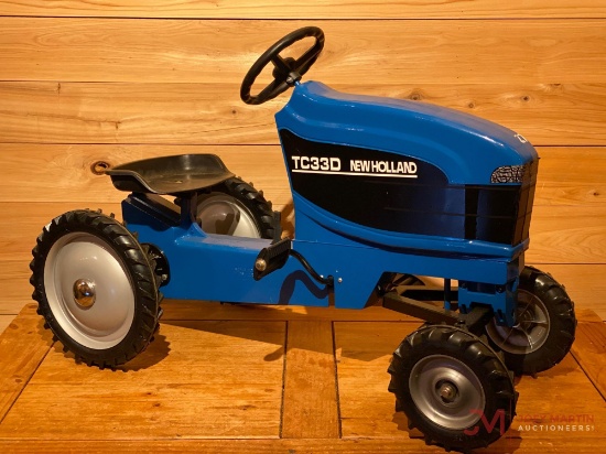 NEW HOLLAND TC33D PEDAL TRACTOR