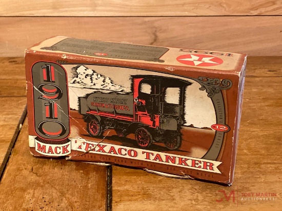 ERTL COLLECTIBLES 1910 MACK TEXACO TANKER LOCKING COIN BOX