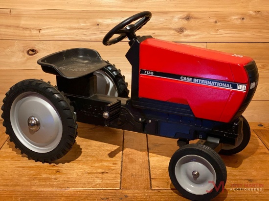 CASE INTERNATIONAL 7130 PEDAL TRACTOR