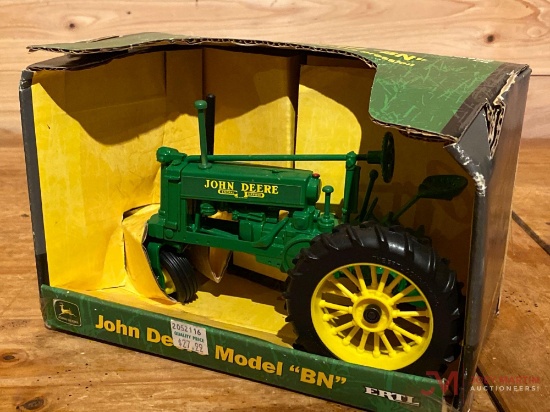 JOHN DEERE MODEL BN TRACTOR, 1:16 SCALE (AGES 3+)