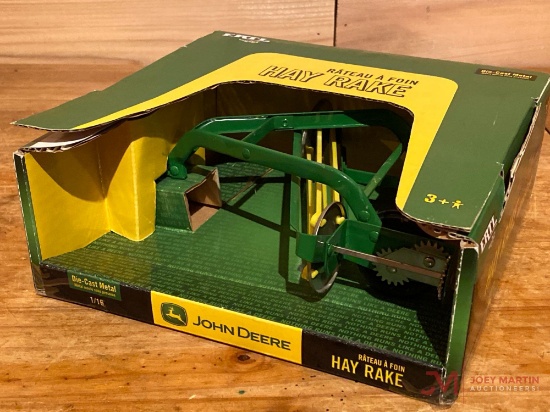 JOHN DEERE HAY RAKE (AGES 3+)