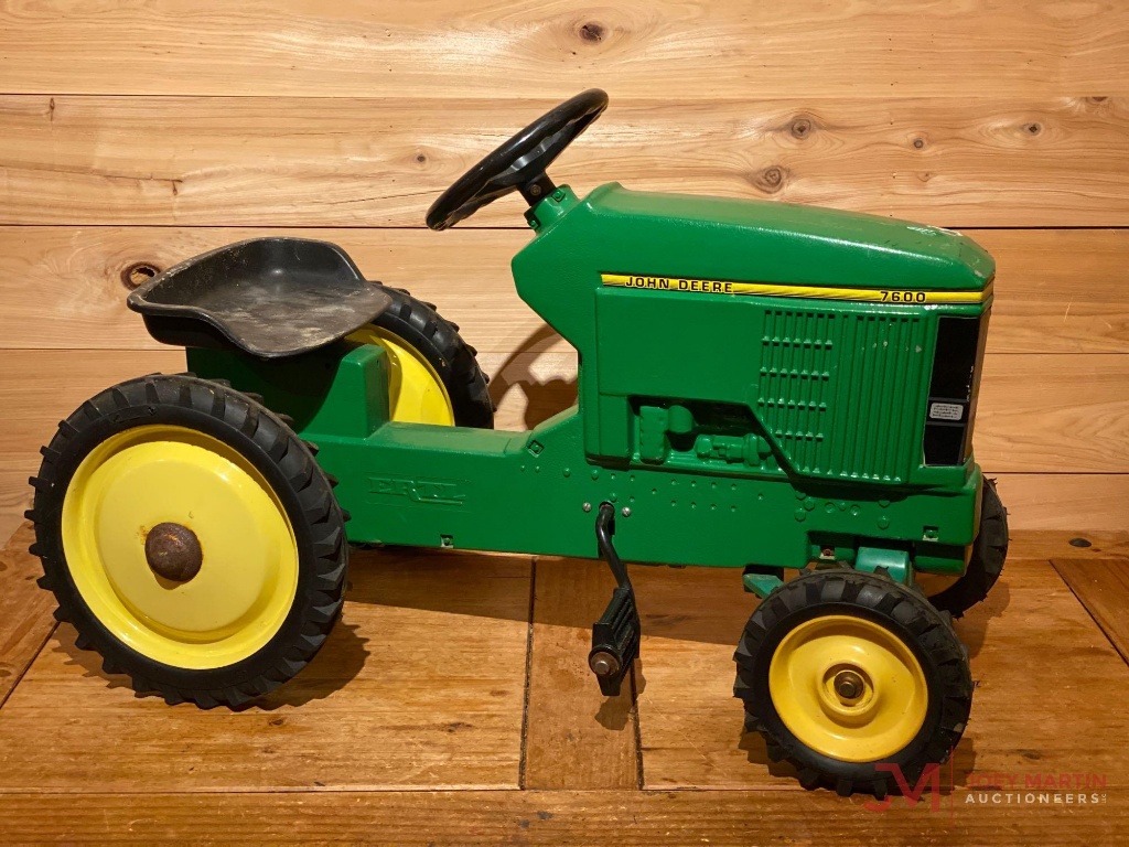 john deere 7600 pedal tractor