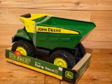 JOHN DEERE BIG SCOOP REAL STEEL DUMP TRUCK (ages 3+)