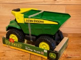 JOHN DEERE BIG SCOOP REAL STEEL DUMP TRUCK (ages 3+)