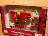 INTERNATIONAL HARVESTER & HARVEST SET, 1:64 SCALE (AGES 8+)