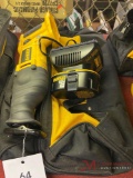NEW DEWALT 18V BATTERY POWERED RECIPROCATING SAW WITH BATTERY, CHARGER AND BAG
