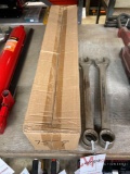 NEW 8 TON LONG RAM JACK, (4) 32MM WRENCHES