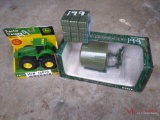 JOHN DEER TOY TRACTOR